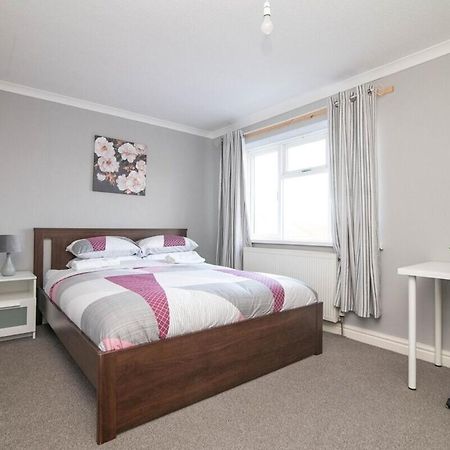 Spacious Two Bed House With Parking And Garden Dudley Buitenkant foto