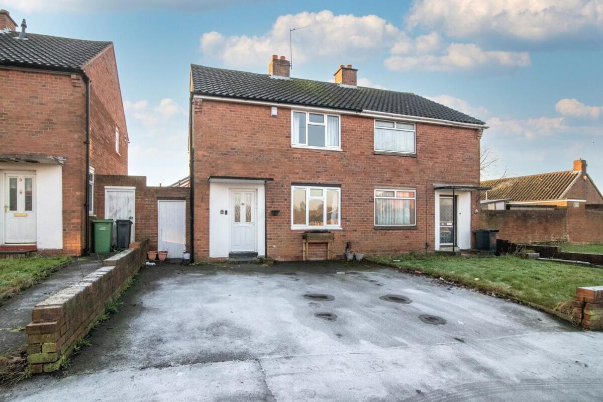 Spacious Two Bed House With Parking And Garden Dudley Kamer foto